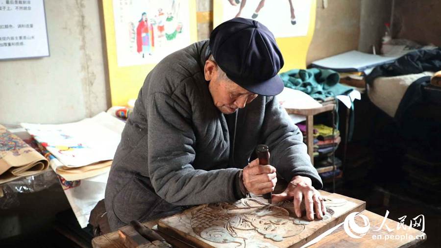 Handcrafted woodblock Spring Festival paintings in Weifang