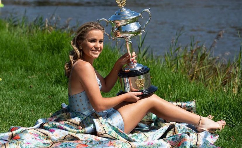 Sofia Kenin shows trophy of Australian Open