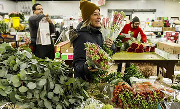 Floral wholesale markets in Chicago busy ahead of Valentine's Day