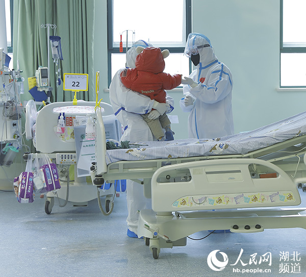 First child with critical COVID-19 in Chinese mainland recovers
