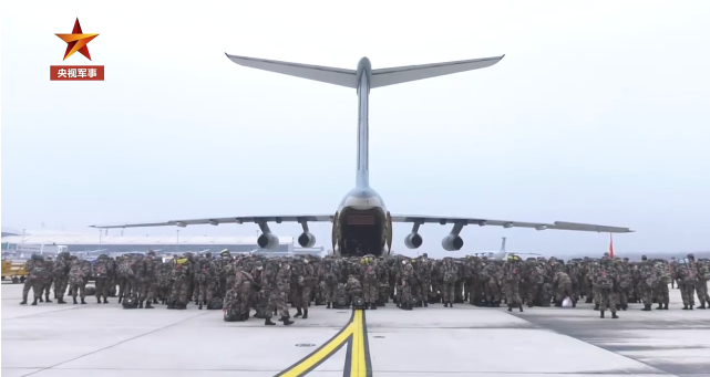 China's Air Force airlifts medical teams and goods to Wuhan