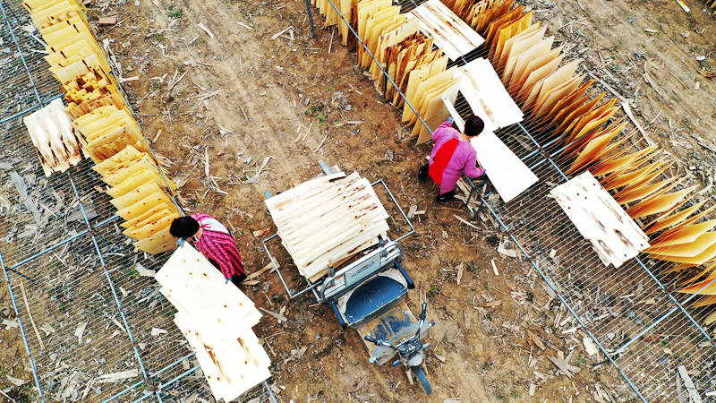 Micro-factories helping impoverished laborers find jobs near home