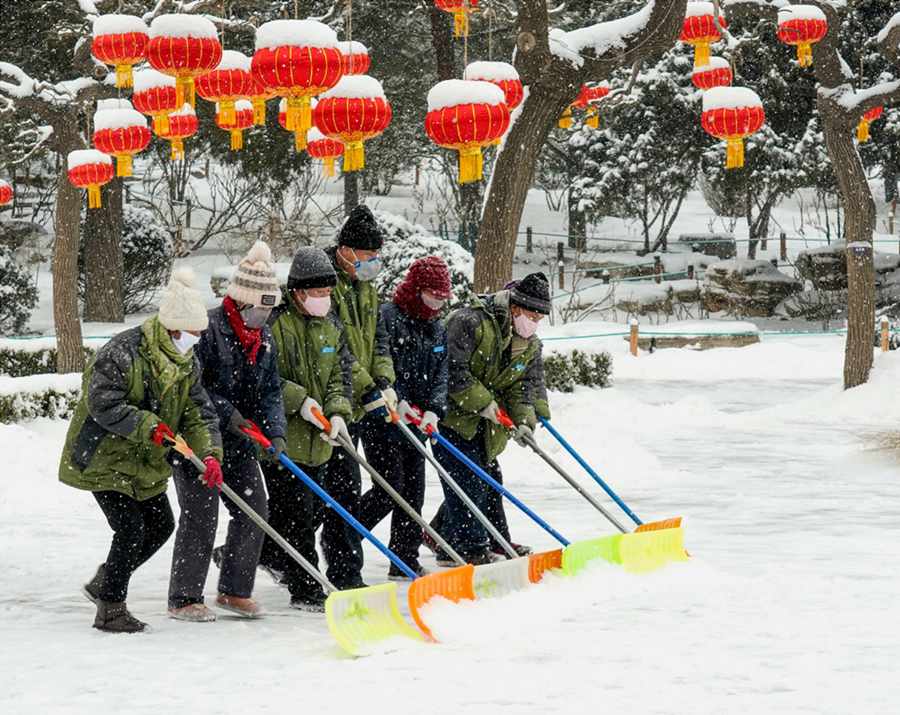 Beijingers stick to their posts despite epidemic outbreak