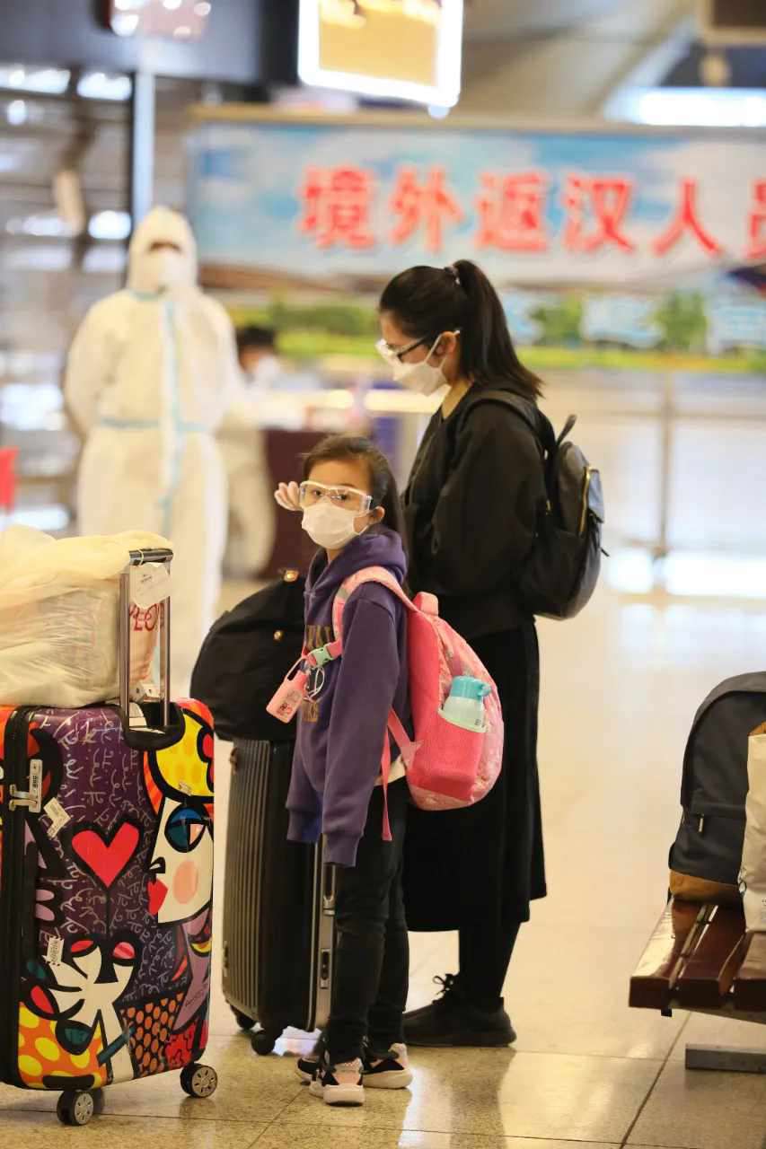 Wuhan citizens return home as epidemic curbs eased