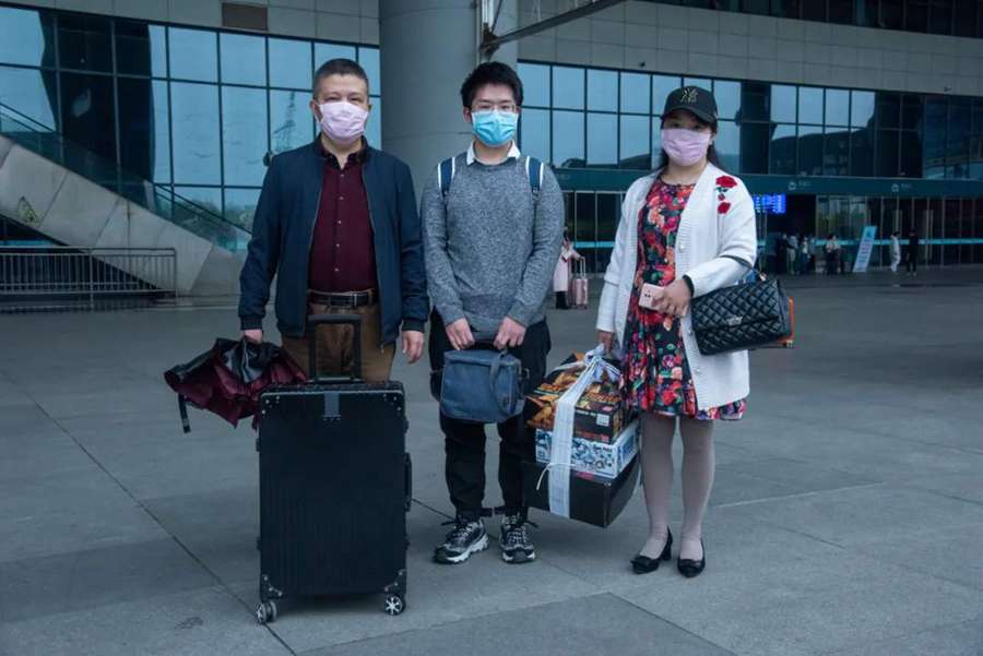 Wuhan citizens return home as epidemic curbs eased