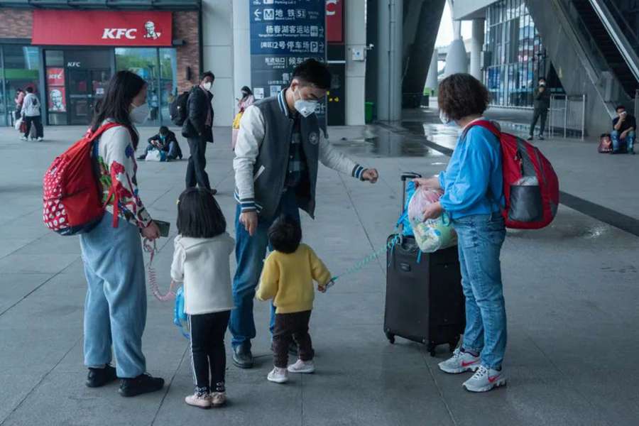 Wuhan citizens return home as epidemic curbs eased