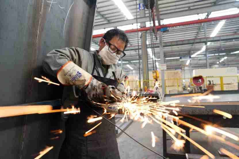 Chinese enterprises quicken steps to resume production