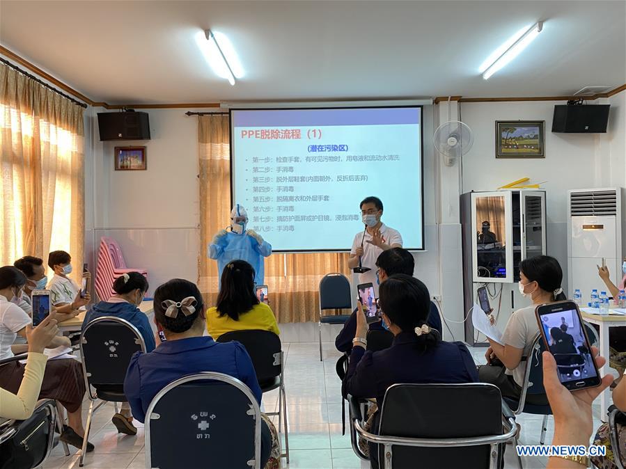 Chinese experts cooperate with Laos' local gov'ts in fighting COVID-19