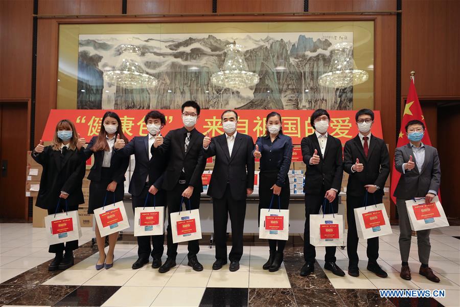 Chinese embassy provides health packs to Chinese students in Japan