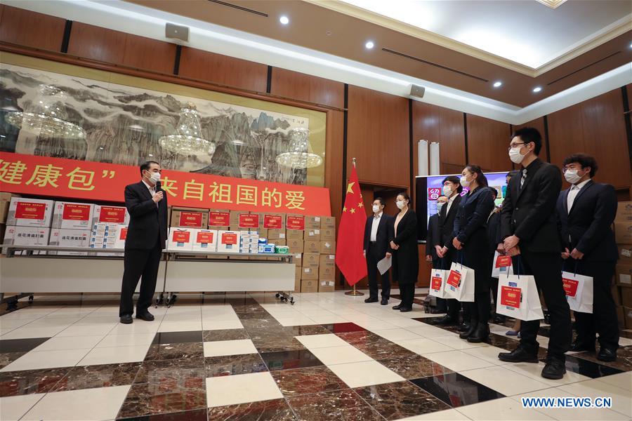 Chinese embassy provides health packs to Chinese students in Japan