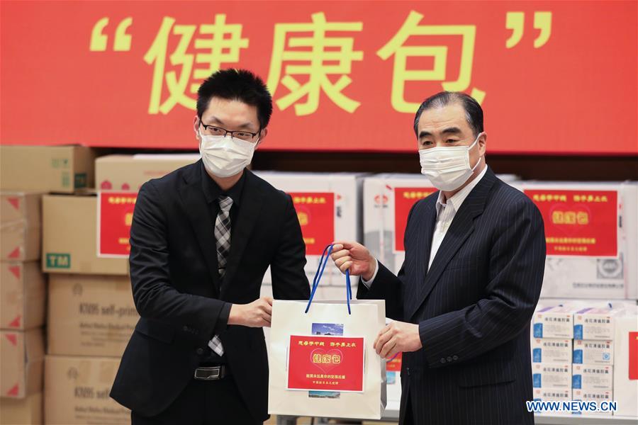 Chinese embassy provides health packs to Chinese students in Japan