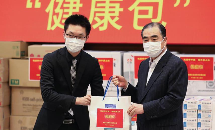 Chinese embassy provides health packs to Chinese students in Japan