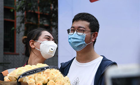 Medics reunit with family, colleagues after quarantine