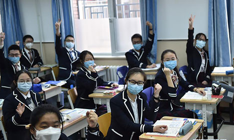 Some 50,000 senior students return to schools in Beijing