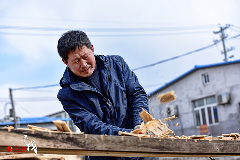 Intangible cultural heritage inheritor builds boats to last