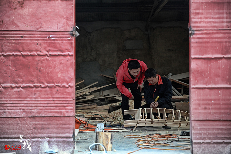 Intangible cultural heritage inheritor builds boats to last