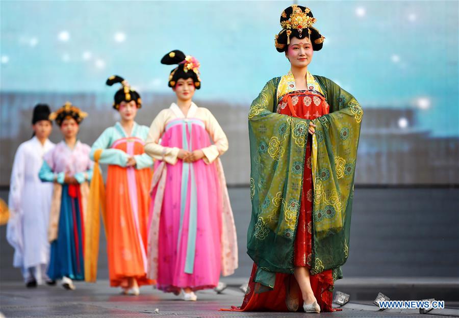 People dressed in costumes of Tang Dynasty present performance in Xi'an