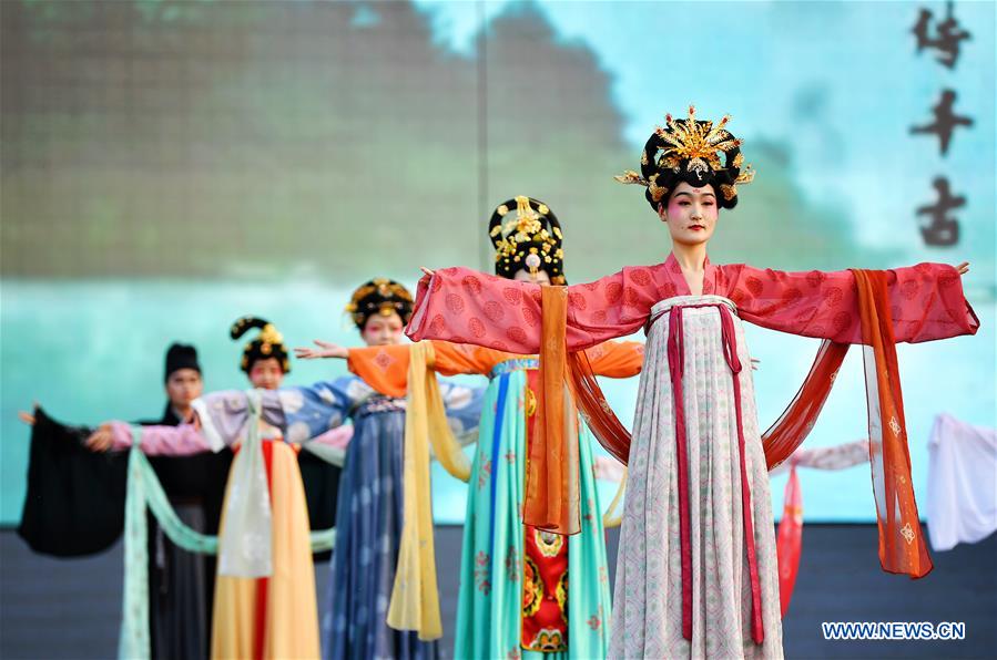 People dressed in costumes of Tang Dynasty present performance in Xi'an