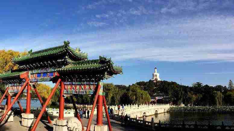 35 parks, scenic spots in Beijing adopt online reservations during holiday