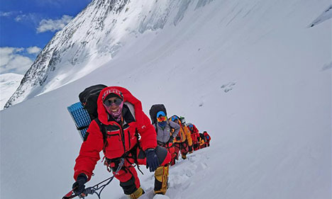 Chinese surveyors prepare for remeasurement of Mount Qomolangma