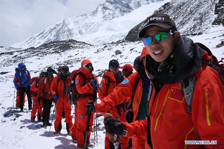 Chinese surveyors retreat from advance camp on Mount Qomolangma to base camp