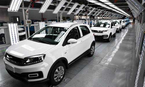 China's auto market rebounds in April as work resumption quickens