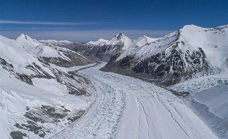 Advance camp at altitude of 6,500 meters on Mount Qomolangma
