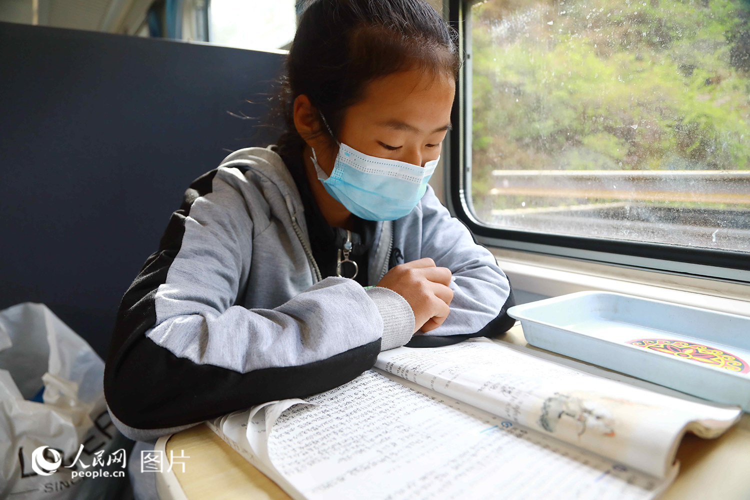 ‘Little slow trains’ in SW China’s Sichuan turned into school buses for Yi children