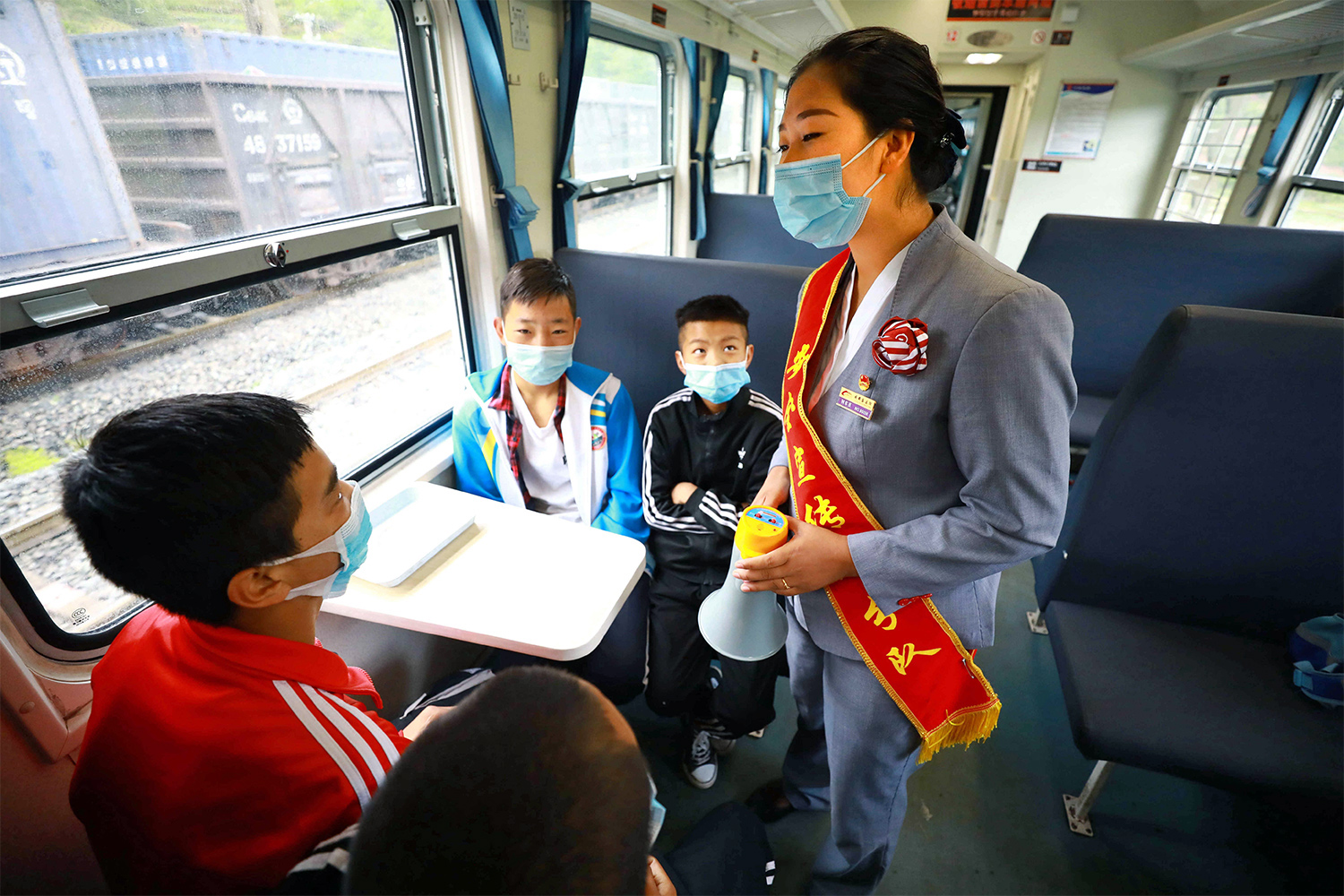 ‘Little slow trains’ in SW China’s Sichuan turned into school buses for Yi children