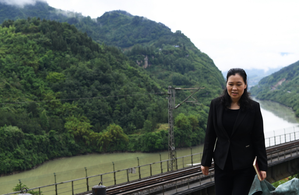 Migrant worker-turned-NPC deputy helps poor people find work near homes