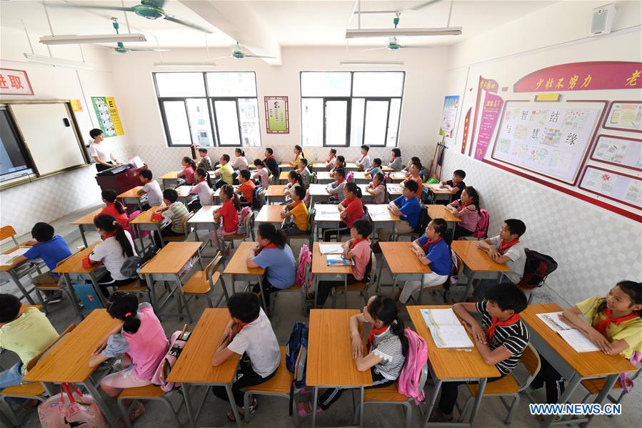 Guangxi makes efforts to improve education for poverty-stricken children