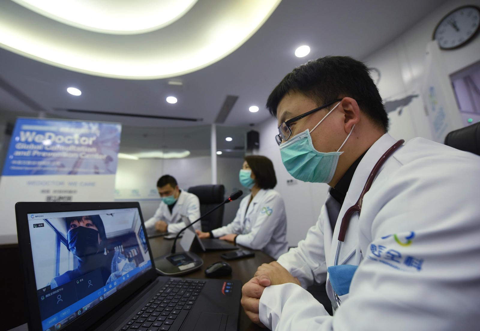 Chinese, Irish medical experts exchange experience on COVID-19 via video conference, build synergy in pandemic response