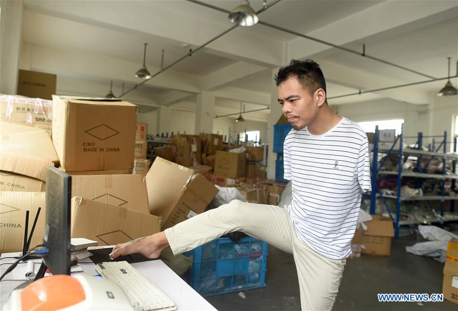 Pic story: armless man and his online store