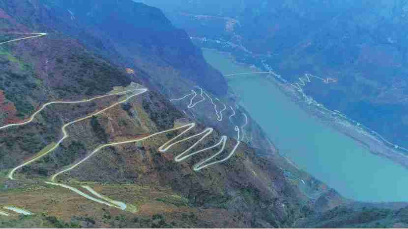 Truck driver in SW China’s Sichuan lives a better life as roads become better