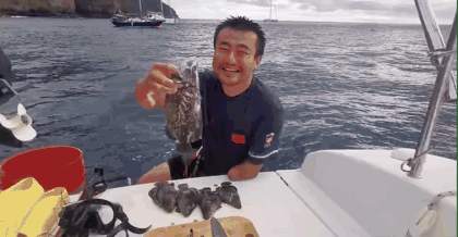 One-armed Chinese captain completes round-the-world voyage
