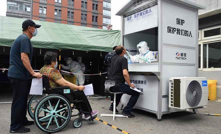 Nucleic acid testing units, movable cabins put into use in Beijing