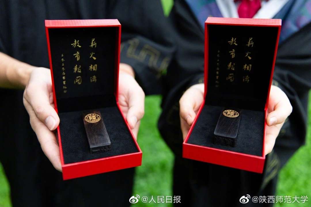 Chinese University gives stamp made of purple light sandalwood to graduating students