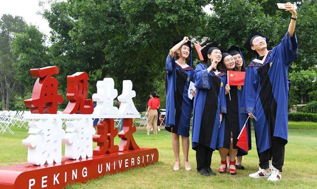Peking University holds commencement ceremony