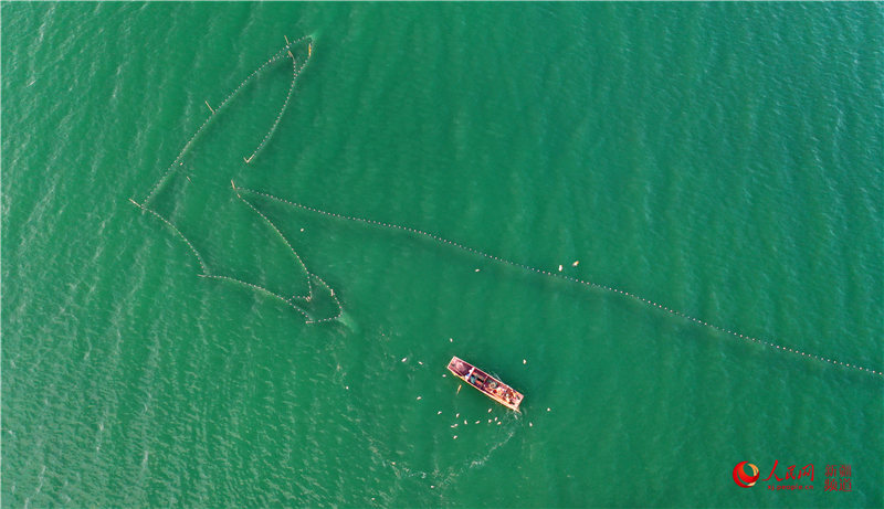 Fishermen in NW China’s Xinjiang resume fishing in Bosten Lake