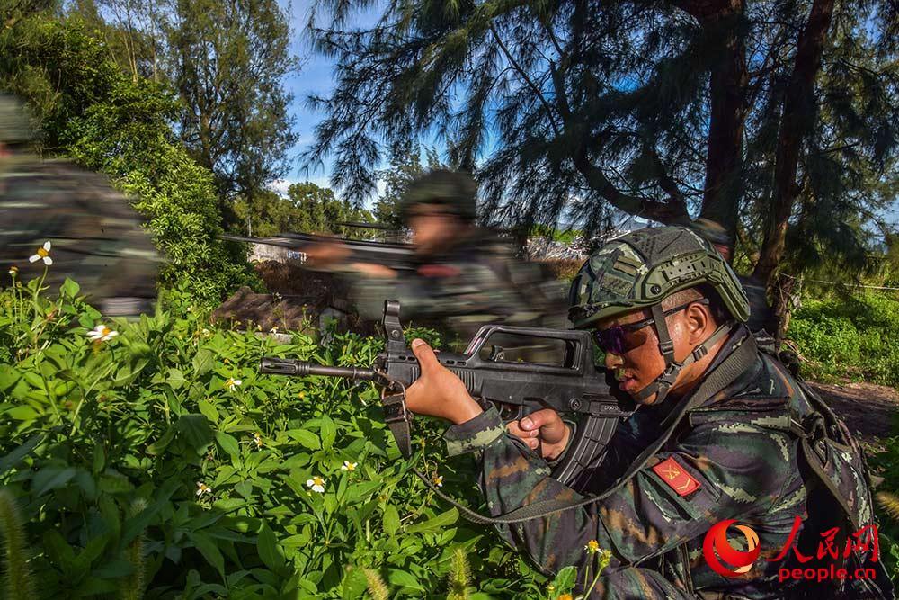 Special operations soldiers conduct limitation training in S China’s Guangdong
