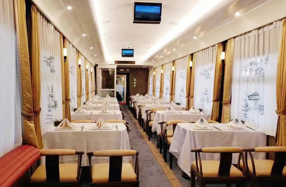 Five-star hotel sleeper unveiled in China's high-end tourist train