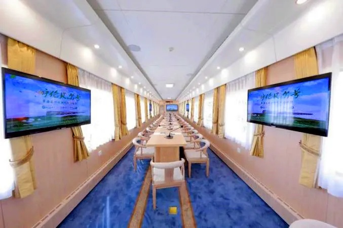 Five-star hotel sleeper unveiled in China's high-end tourist train