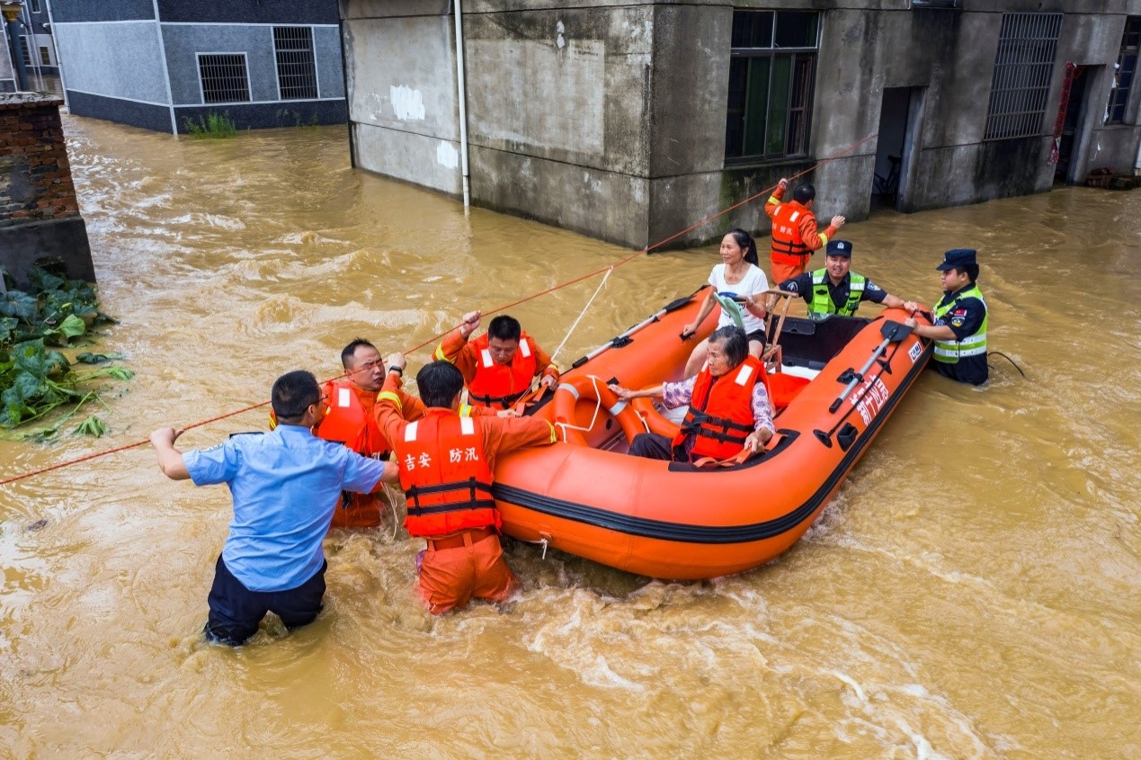 Chinese local governments take timely measures to evacuate public from flood-hit regions