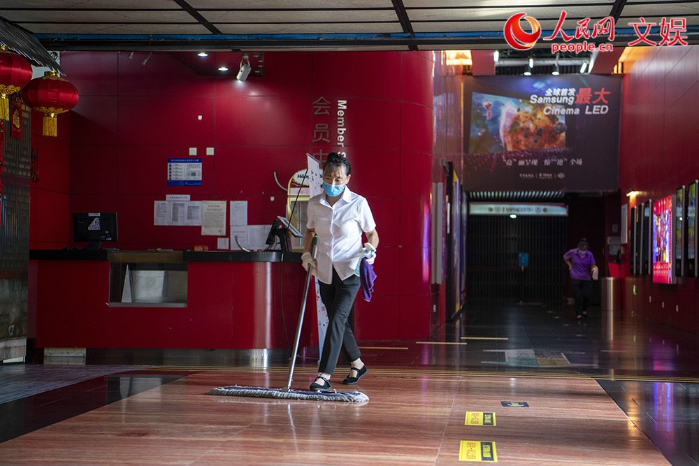 Movie theaters in Beijing take anti-epidemic measures ahead of reopening