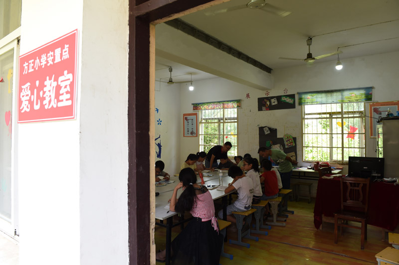 School in E. China’s Anhui arranges special classroom for children evacuated from flood areas