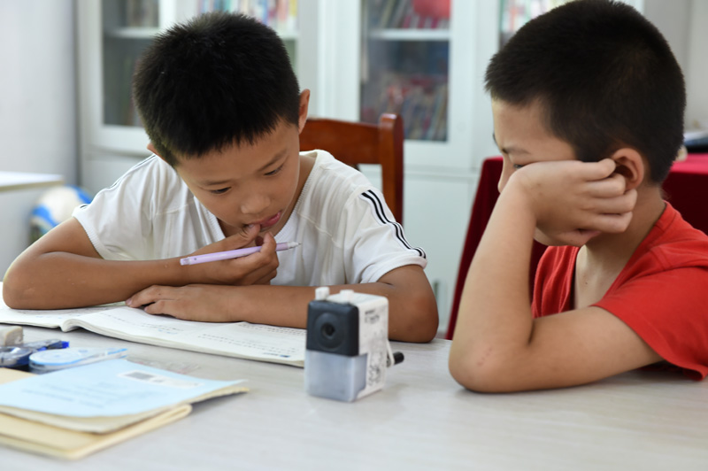 School in E. China’s Anhui arranges special classroom for children evacuated from flood areas