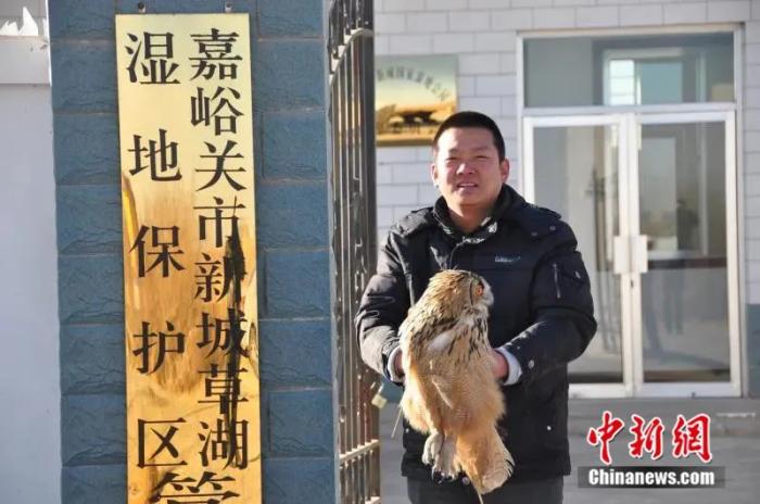 Official in NW China engages in saving wildlife for almost 10 years