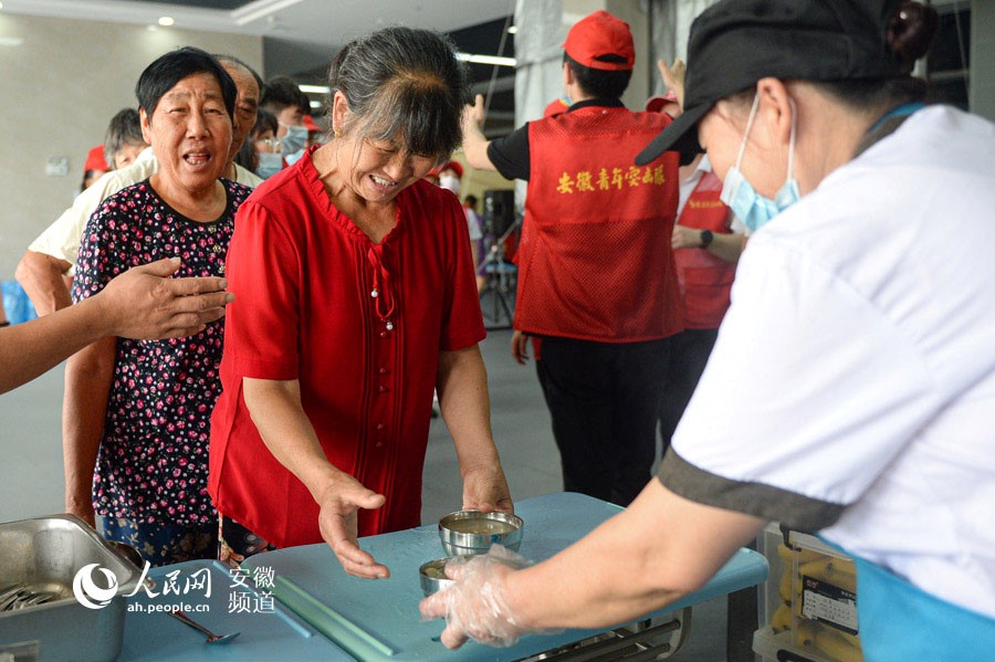 People relocated to avoid floods receive good care in E China’s Hefei