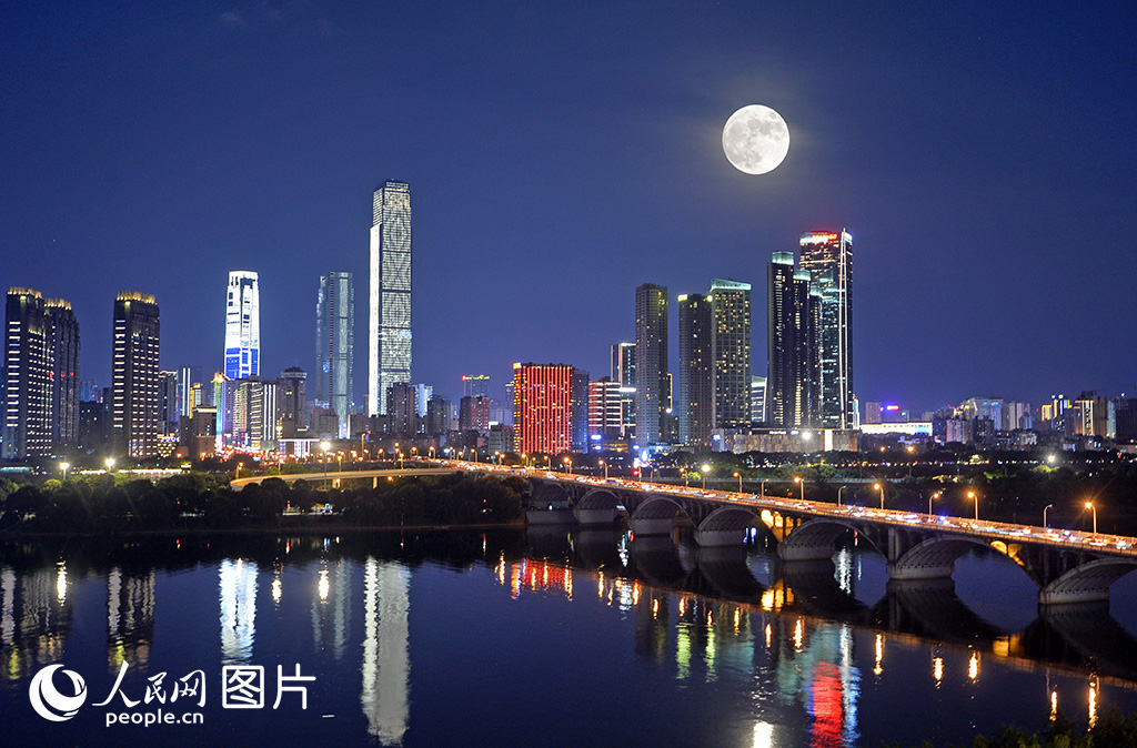 In pics: Rare phenomenon of early full moon seen across China