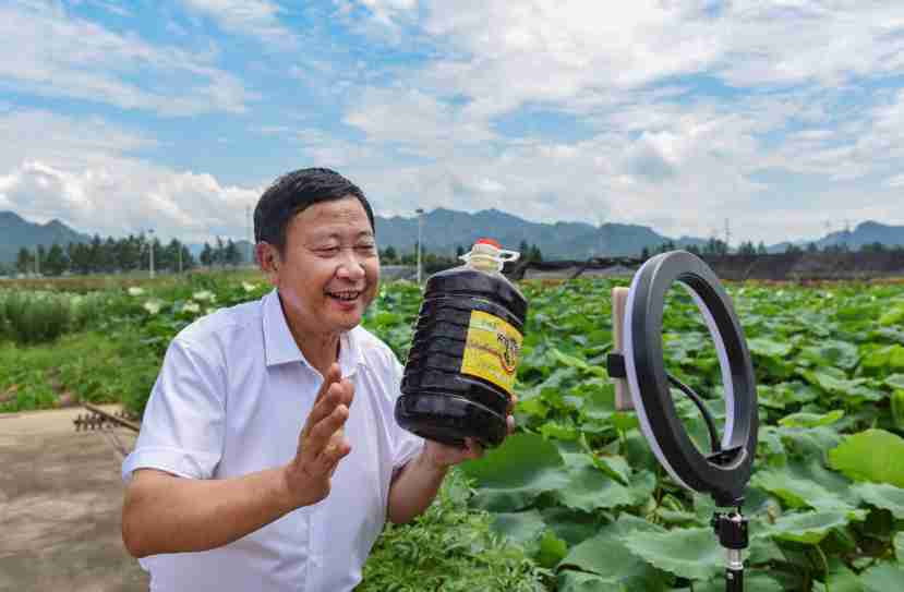 What helps live-stream hosts sell more products?